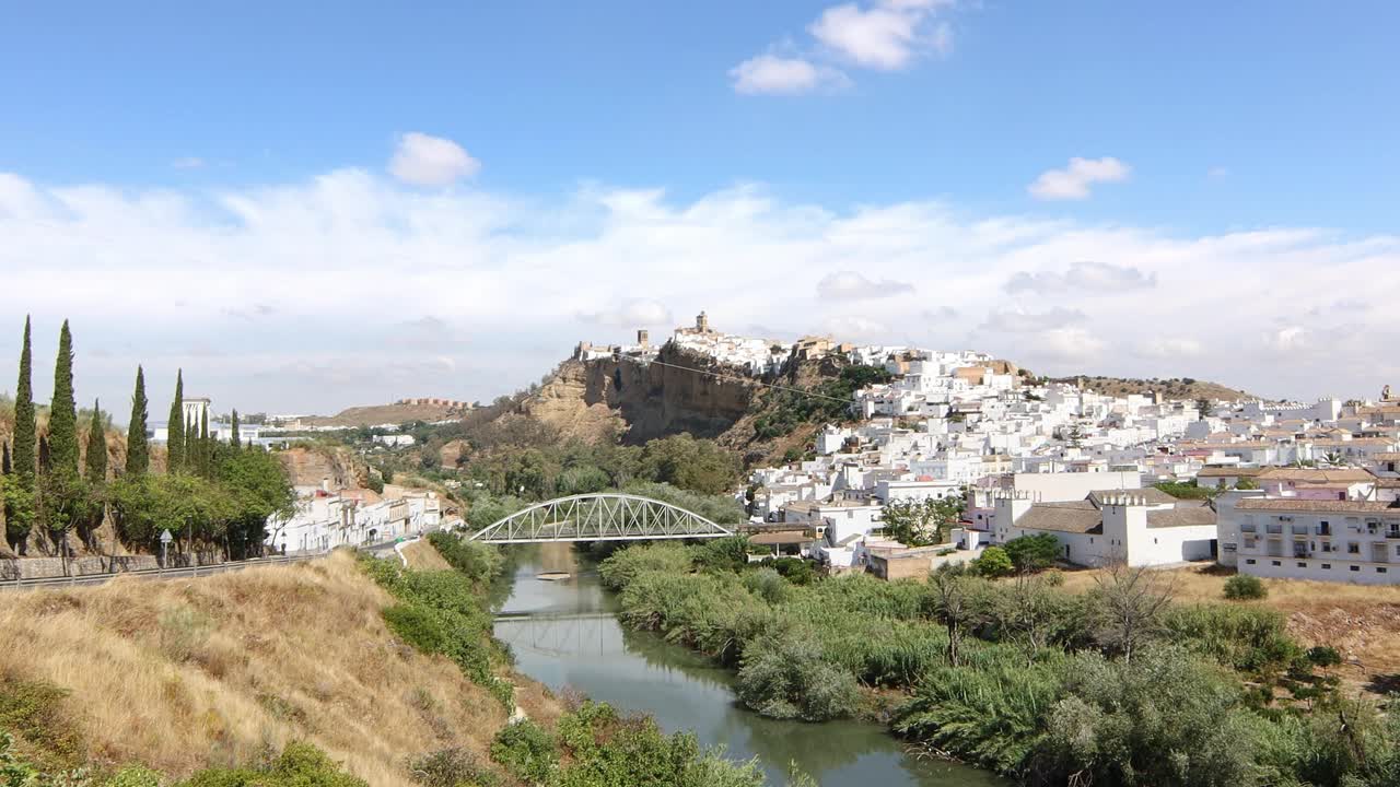 Arcos de la Frontera的景色，是西班牙安达卢西亚Cádiz省的一个城市和直辖市。视频下载