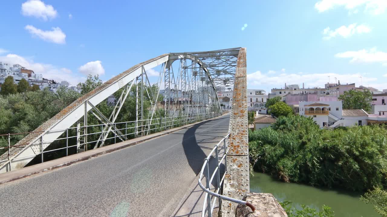 Arcos de la Frontera的景色，是西班牙安达卢西亚Cádiz省的一个城市和直辖市。视频下载