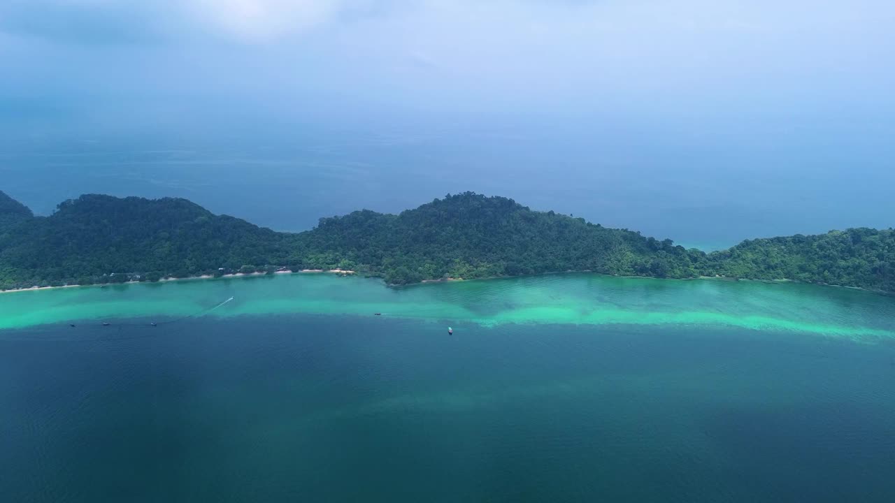 鸟瞰图接近Koh Kradan海滩。董里,泰国视频下载