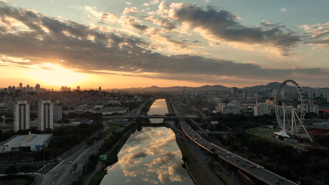 日落时分的圣保罗和摩天轮视频下载