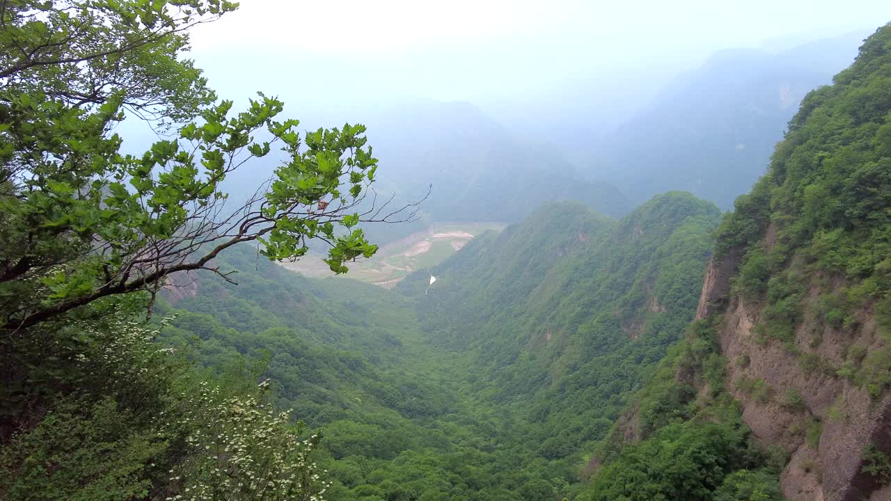 甘肃省平凉市崆峒山的自然风光，视频素材