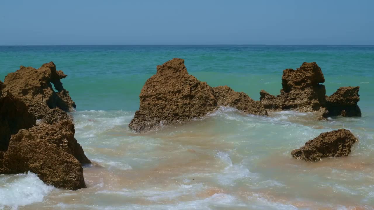 大西洋海岸狂暴的海浪和风视频素材