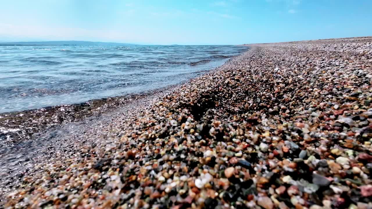 盐湖水边的特写镜头视频下载