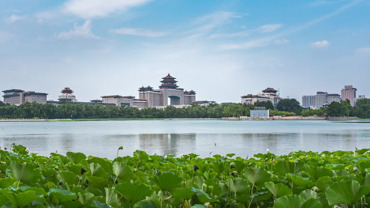 中国北京西站客运大楼风景莲花池公园视频下载