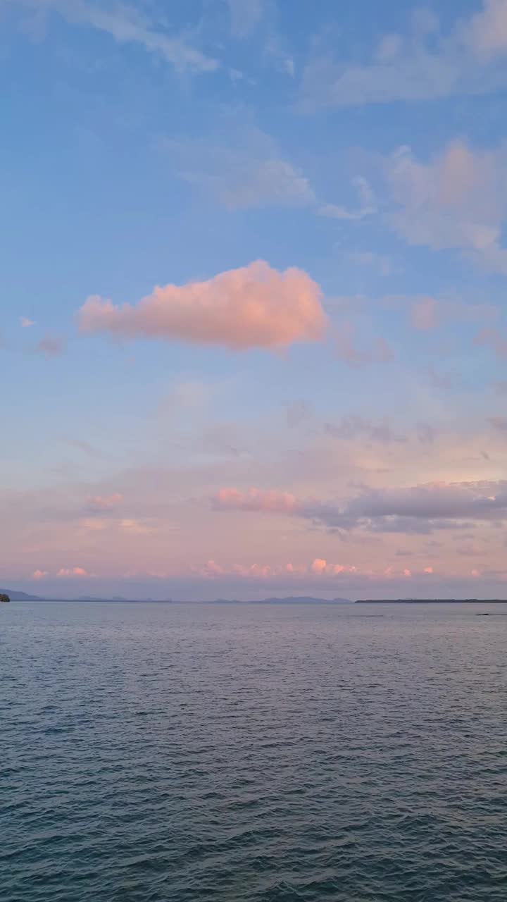 大海，海浪，美丽的天空，日落视频下载