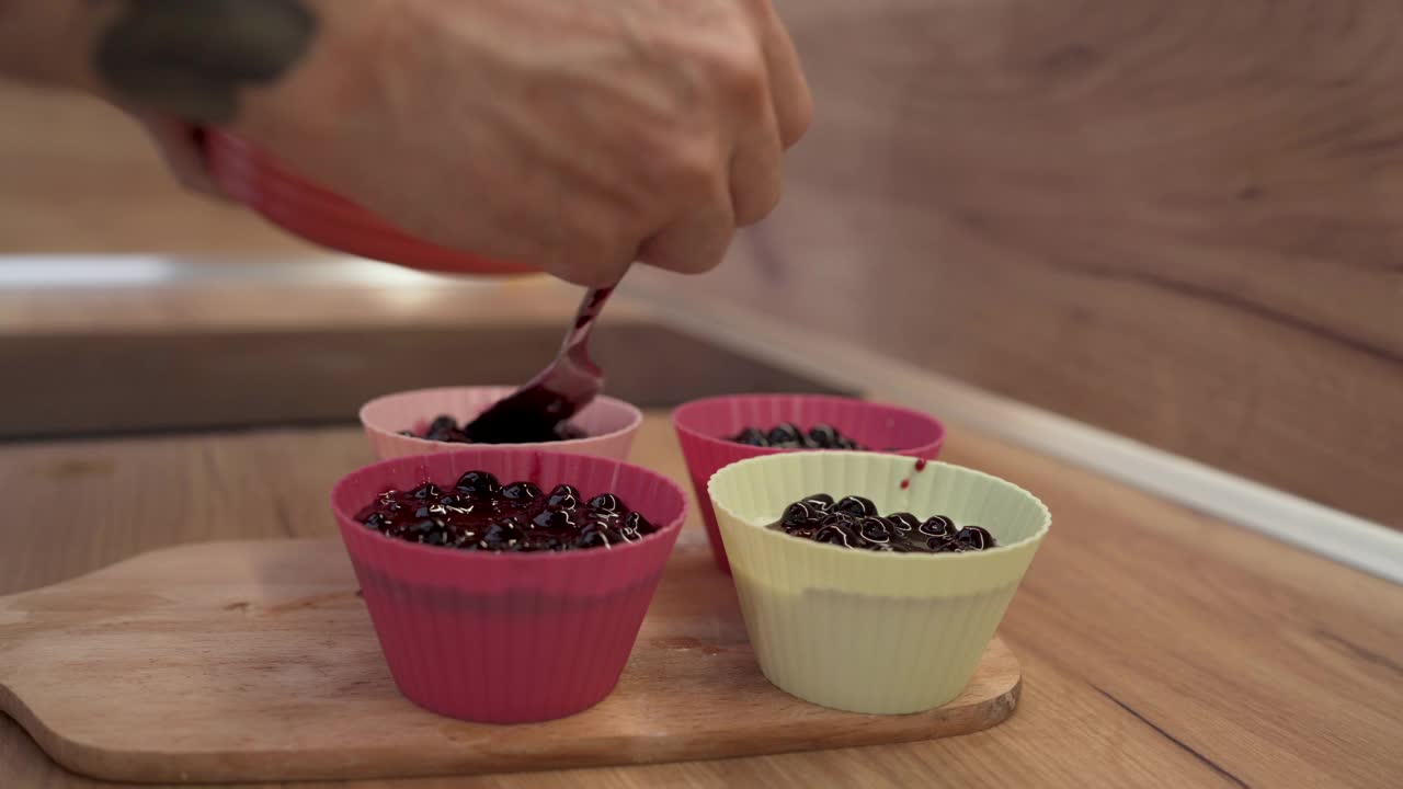 完美的蓝莓意式奶冻甜点配方奶油美味甜点视频素材