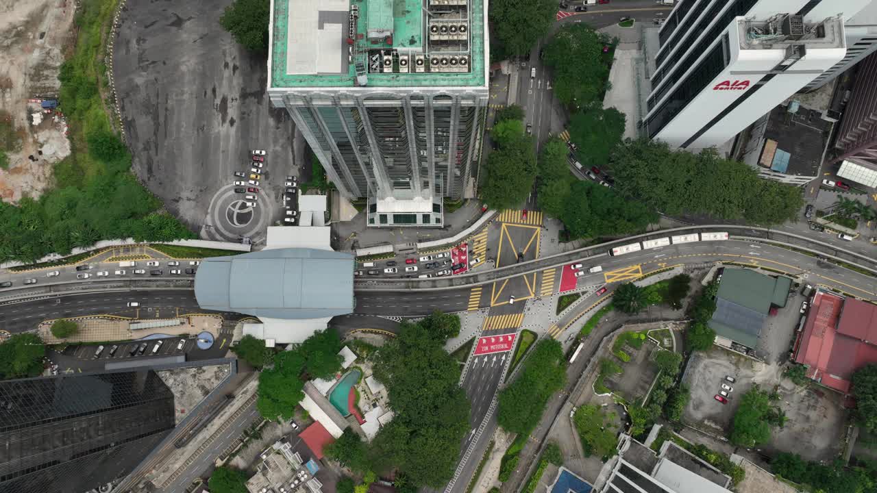 白天吉隆坡市区交通街道十字路口高空俯瞰全景4k马来西亚视频素材