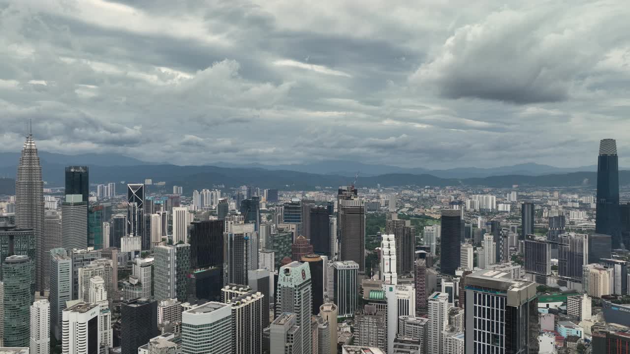 阴天吉隆坡城市景观航拍全景4k马来西亚视频下载