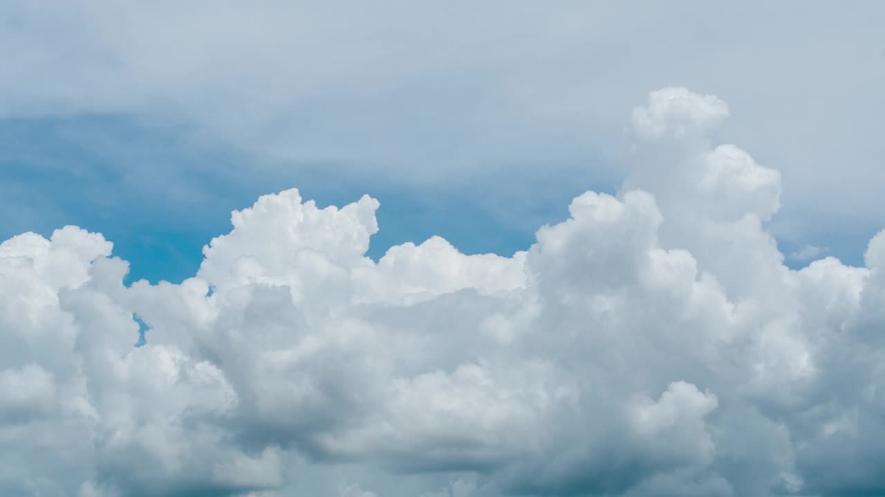 白天的天空，云的运动由于气流，天气和环境的变化，延时视频视频素材