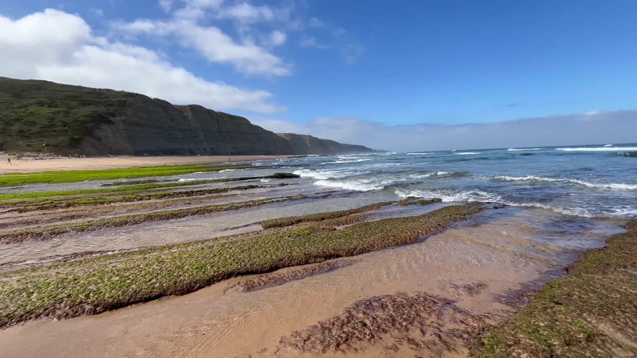 葡萄牙海岸美丽的海滩，万磁王，在葡萄牙。万磁王海滩视频下载