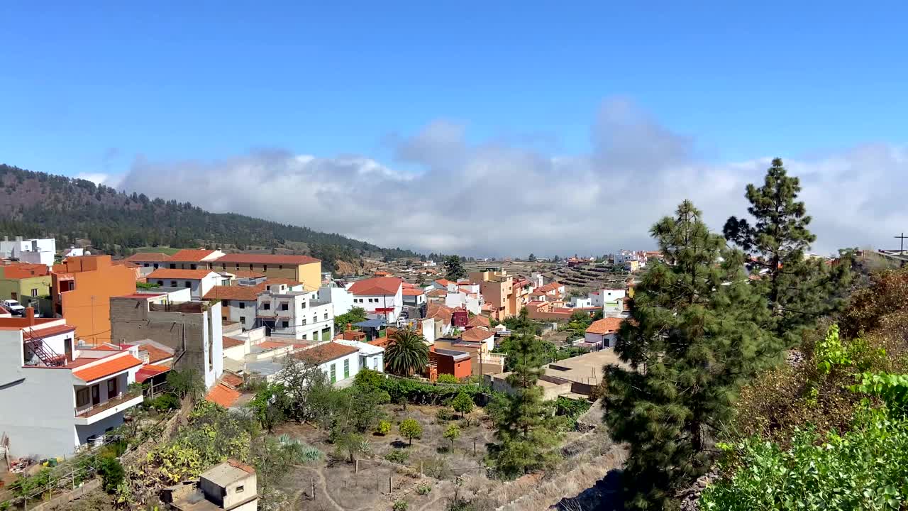 美丽的乡村景色维拉弗勒山村位于高地南部特内里费，加那利群岛，西班牙。视频下载