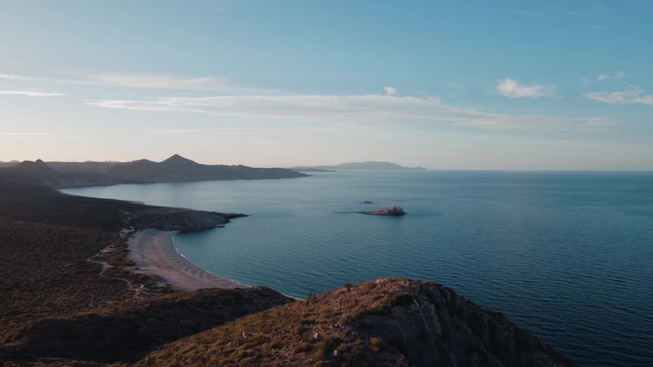 日落时分的萨尔蒂托海滩视频素材