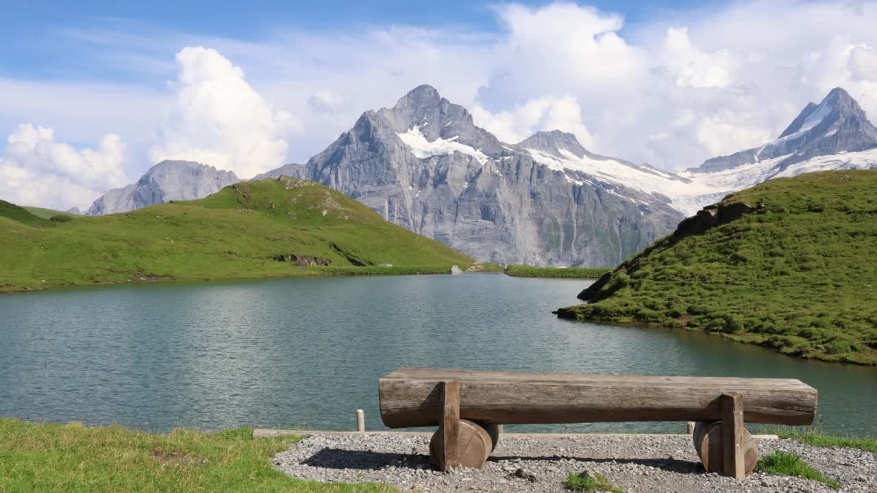 山间湖景配木凳，瑞士巴榭榭建立视频下载