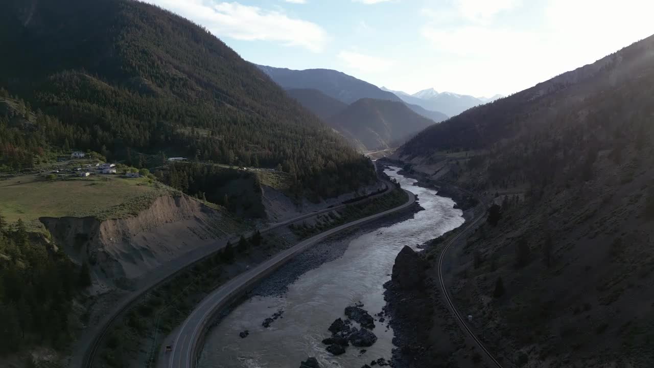 加拿大山河谷。多云的天空。加拿大不列颠哥伦比亚省。视频素材