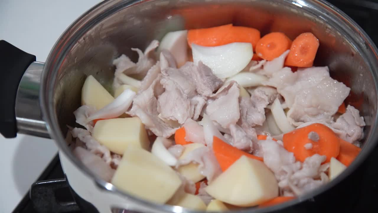 炖牛肉和土豆视频素材