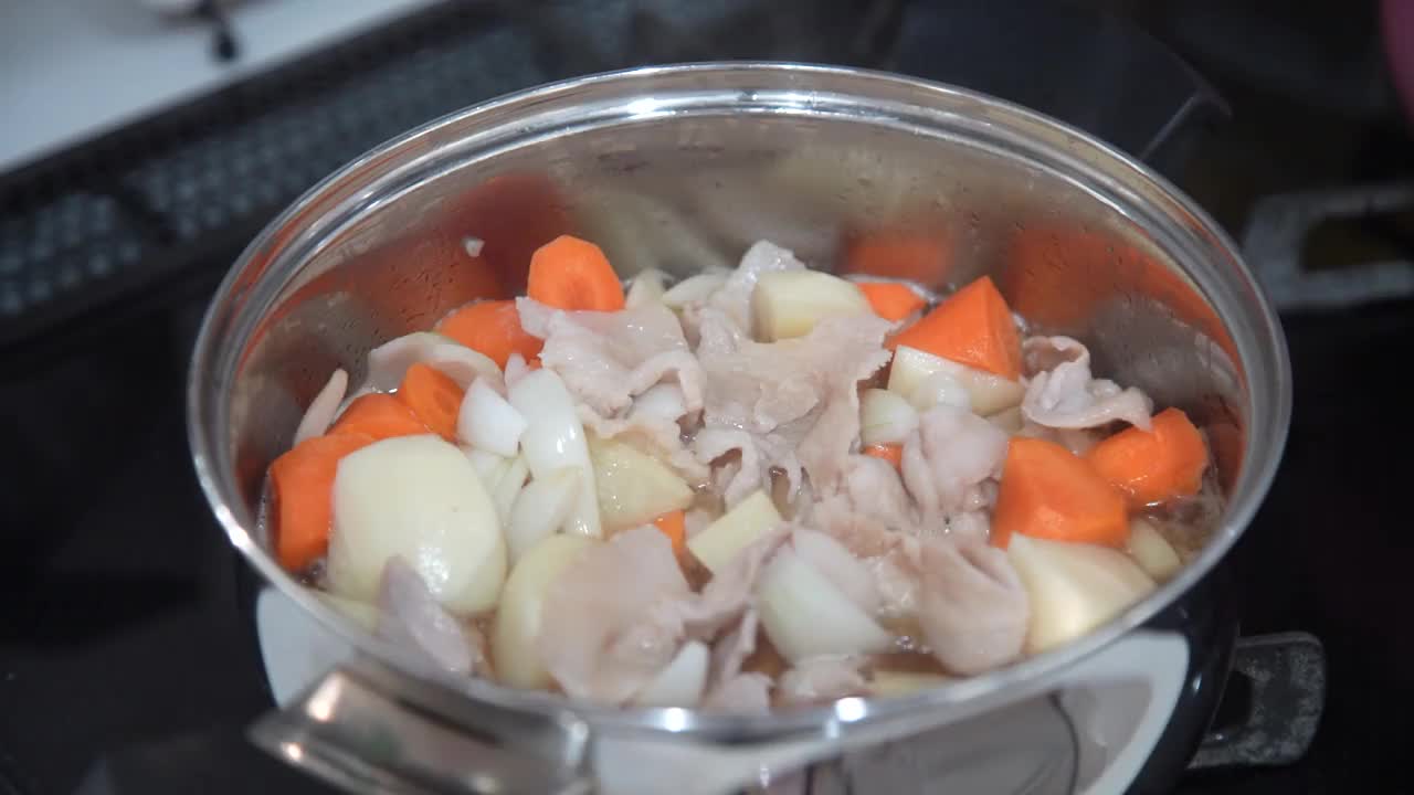 炖牛肉和土豆视频素材