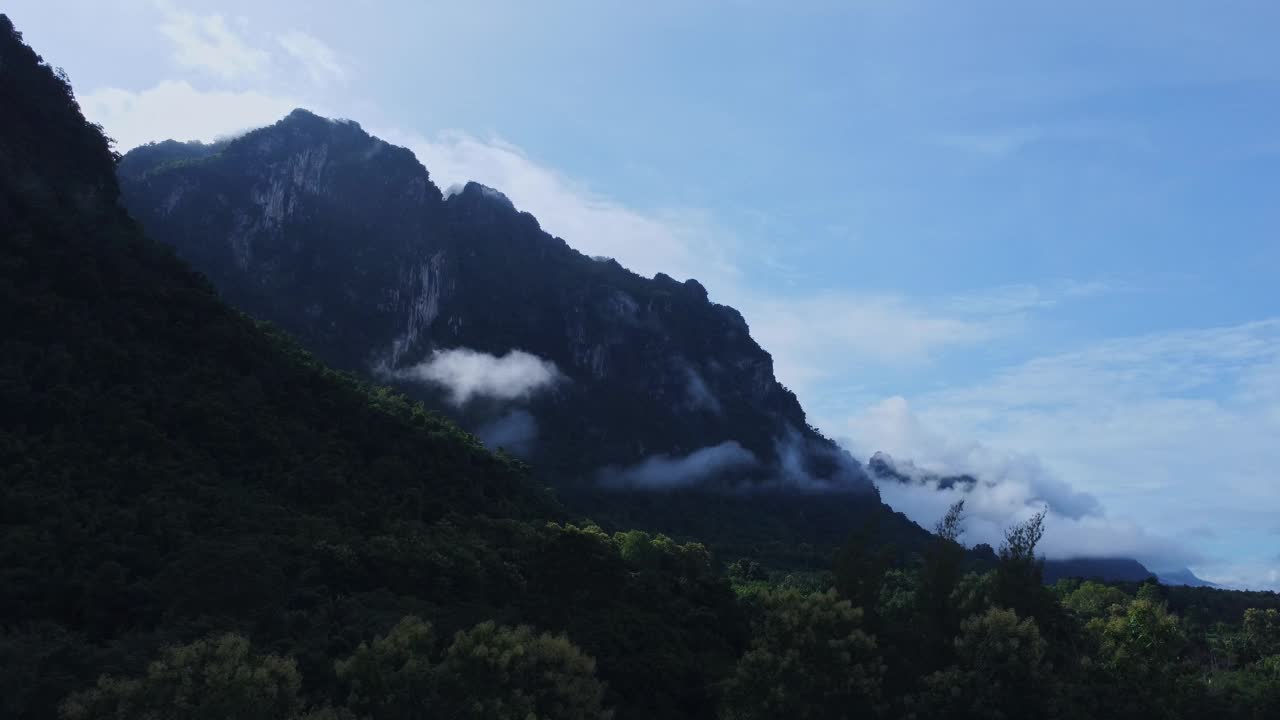 泰国北碧府美丽的大雾山景视频下载