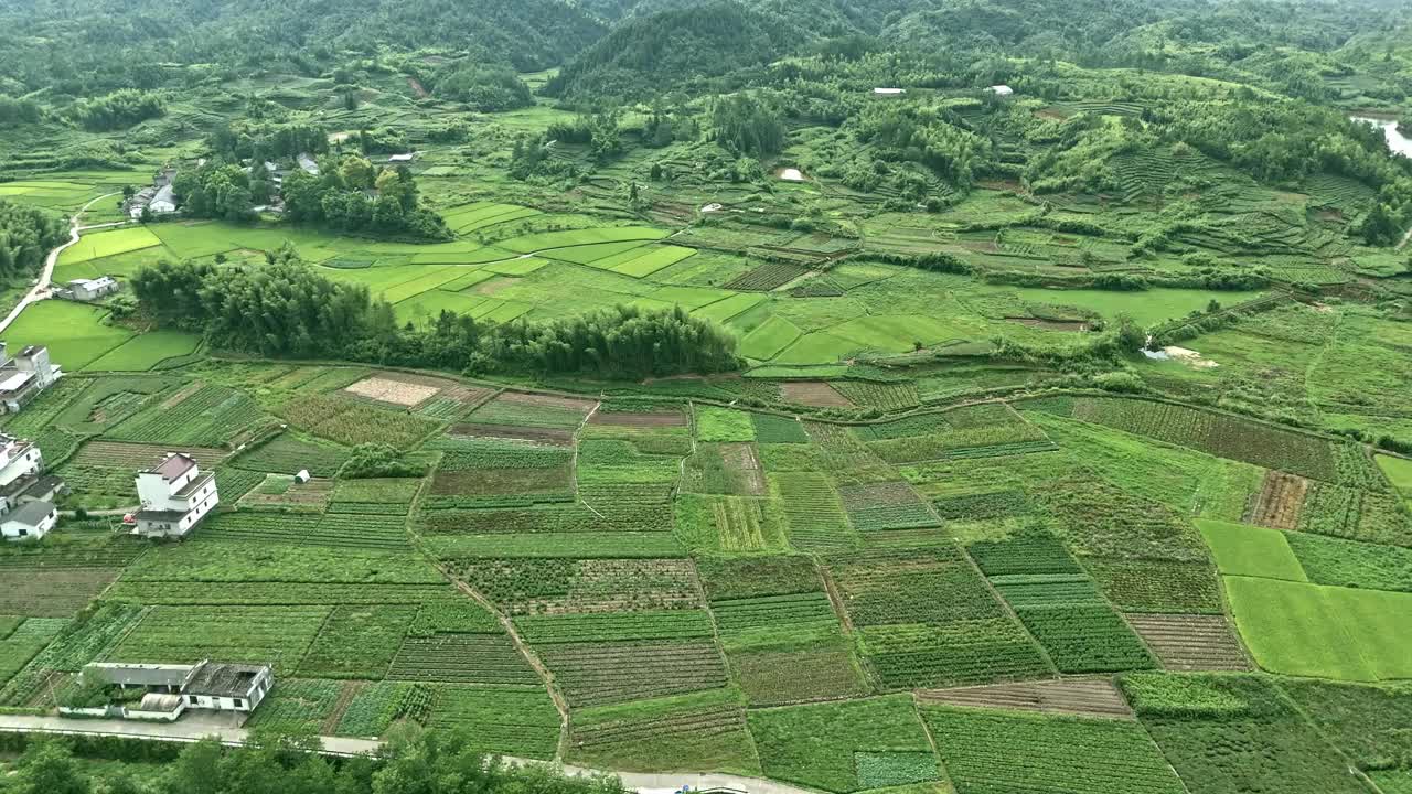 安徽省南部山村农田航拍图视频下载