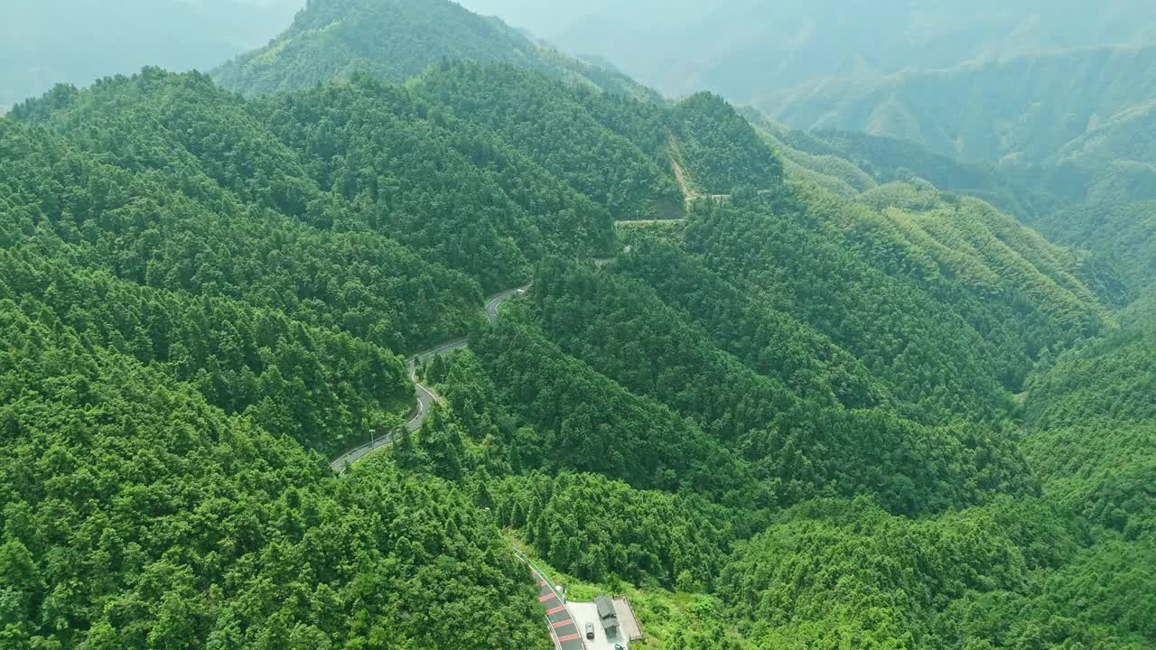 安徽皖南黄鉴山区盘山公路航拍图视频素材