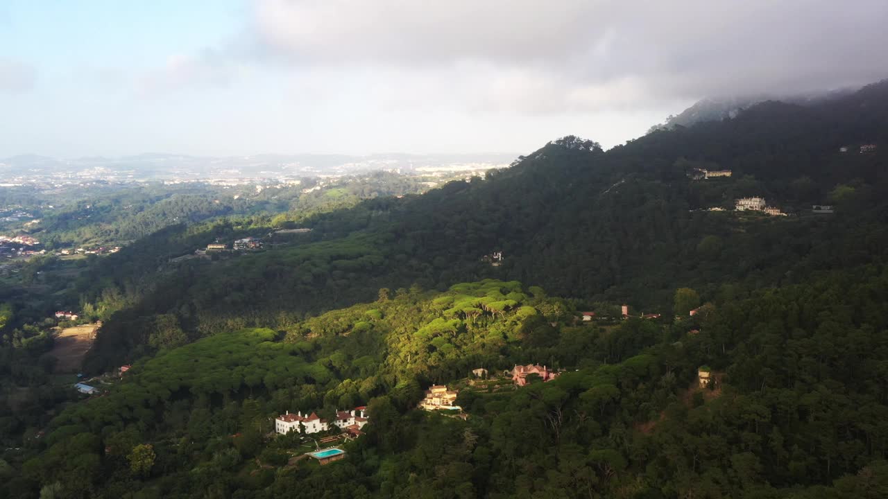 鸟瞰辛特拉山区绿化视频素材