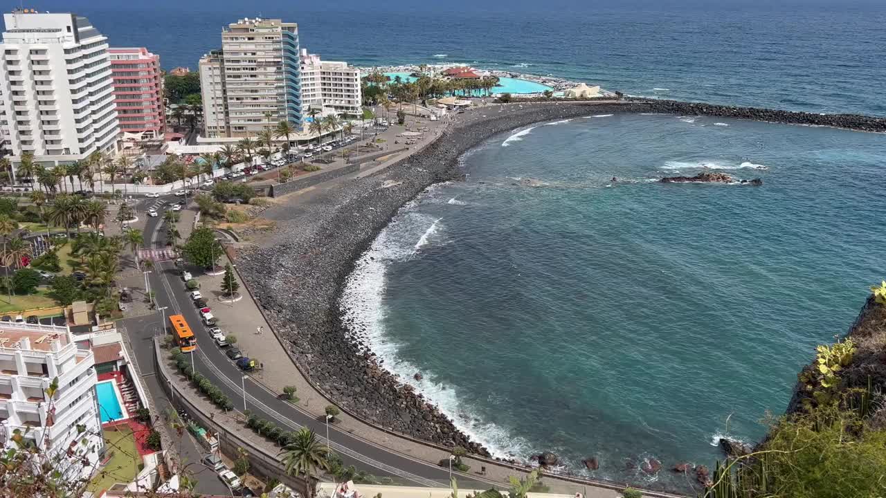 加那利群岛特内里费岛德拉克鲁兹港的海岸全景视频下载