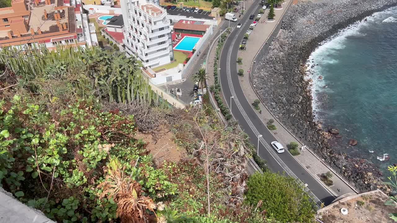 加那利群岛特内里费岛德拉克鲁兹港的酒店和海岸线视频素材