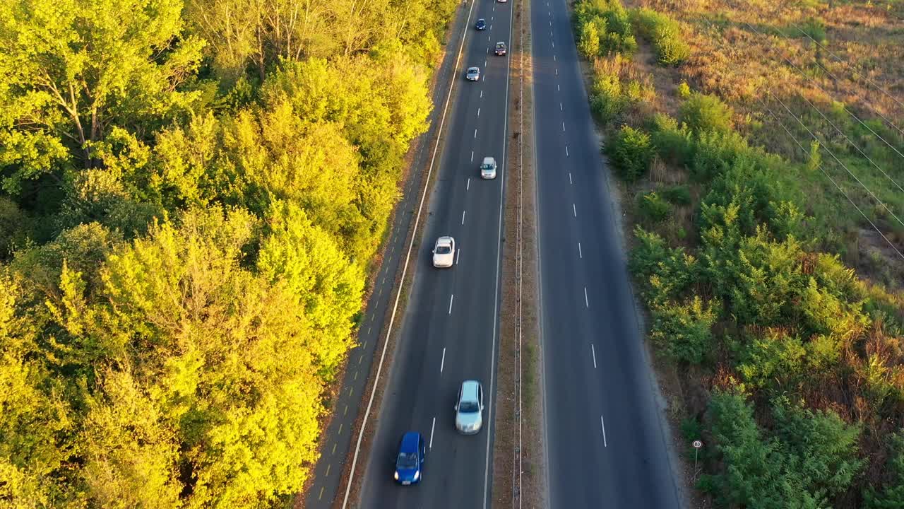 保加利亚布尔加斯-索佐波尔郊区公路鸟瞰图视频下载