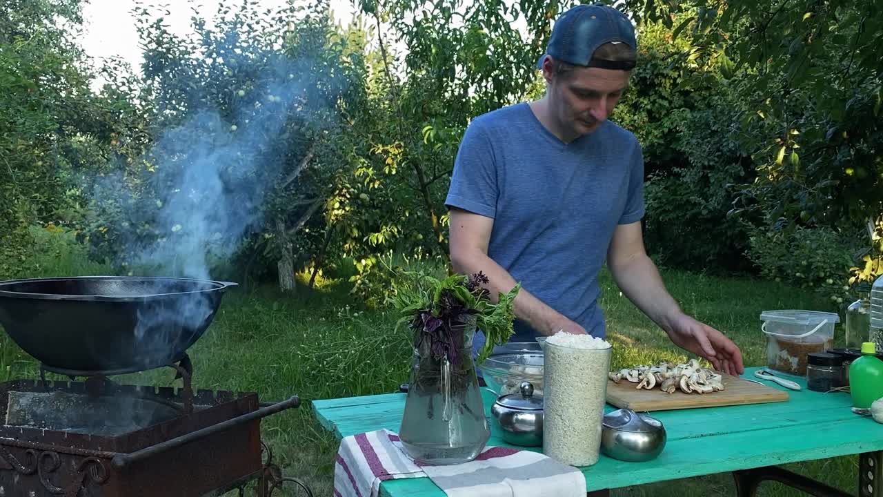 户外烹饪，BBQ概念视频素材