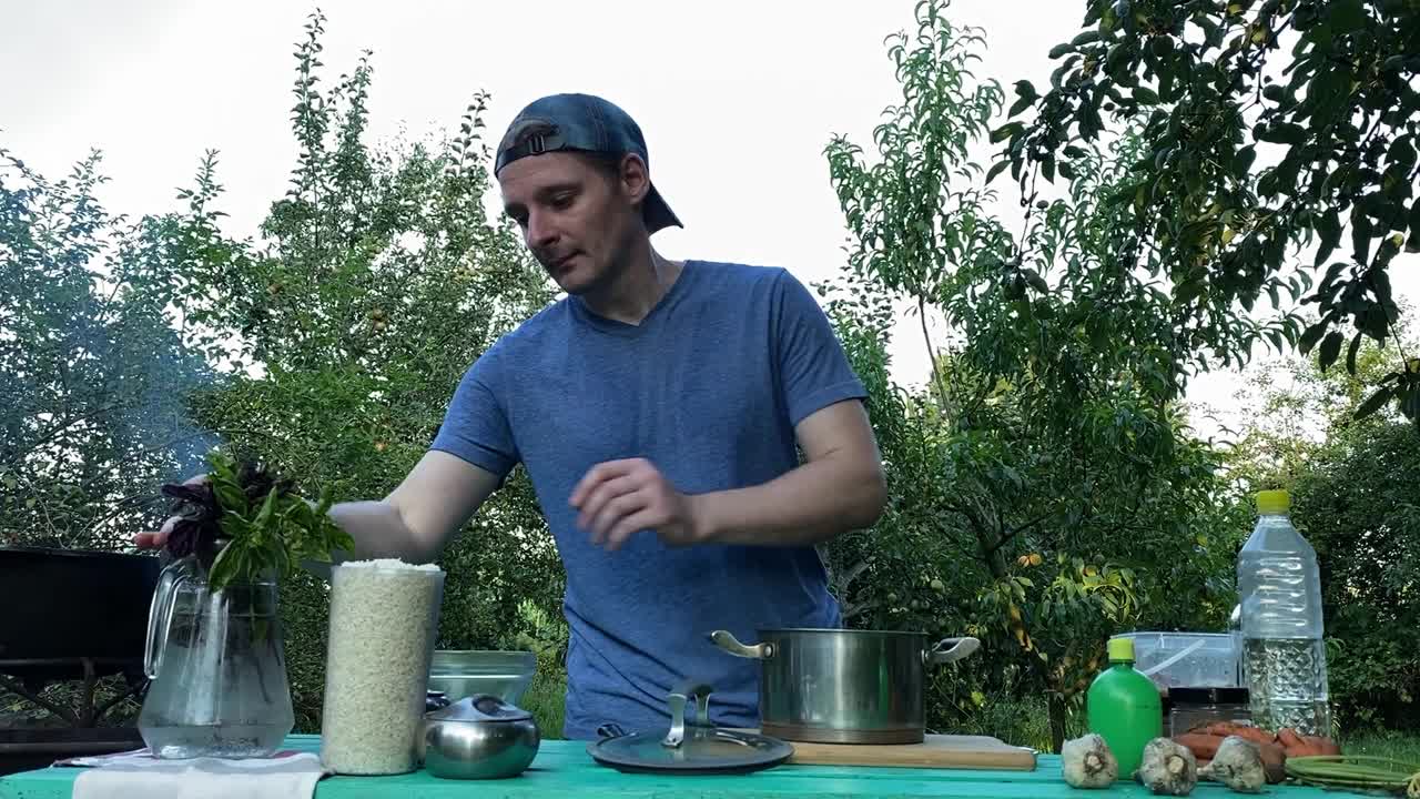 户外烹饪，烧烤，野餐的概念视频下载