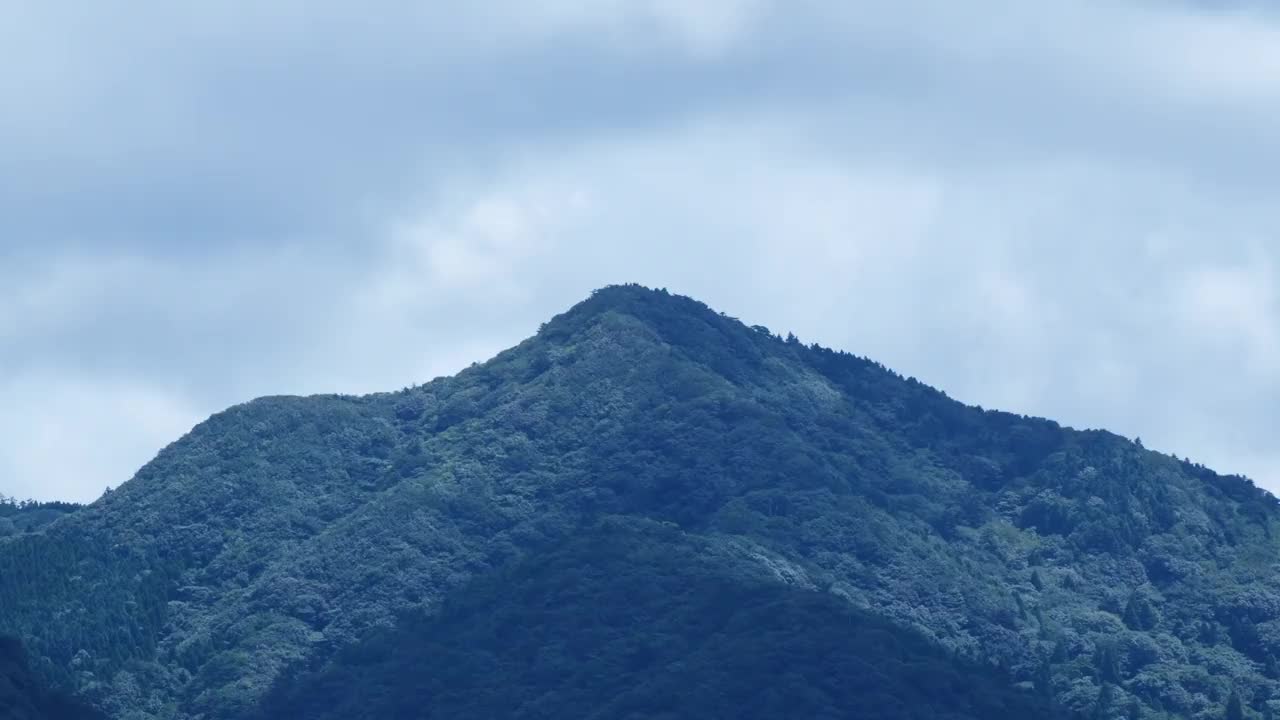 有深山的风景的形象视频下载