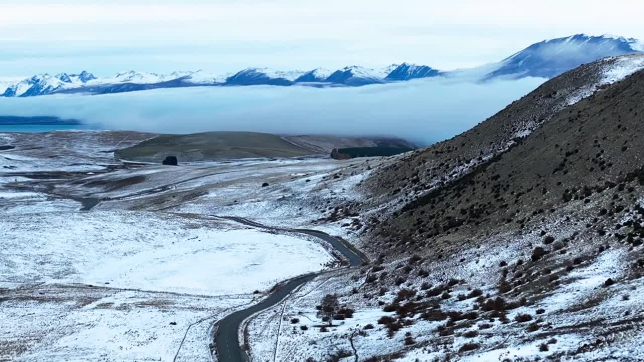 雪中的Tekapo湖地区鸟瞰图视频下载