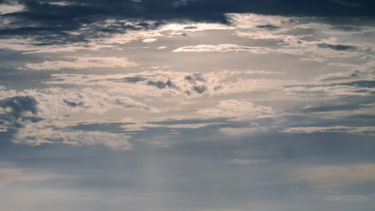 短暂的美:雨后云舞。视频下载