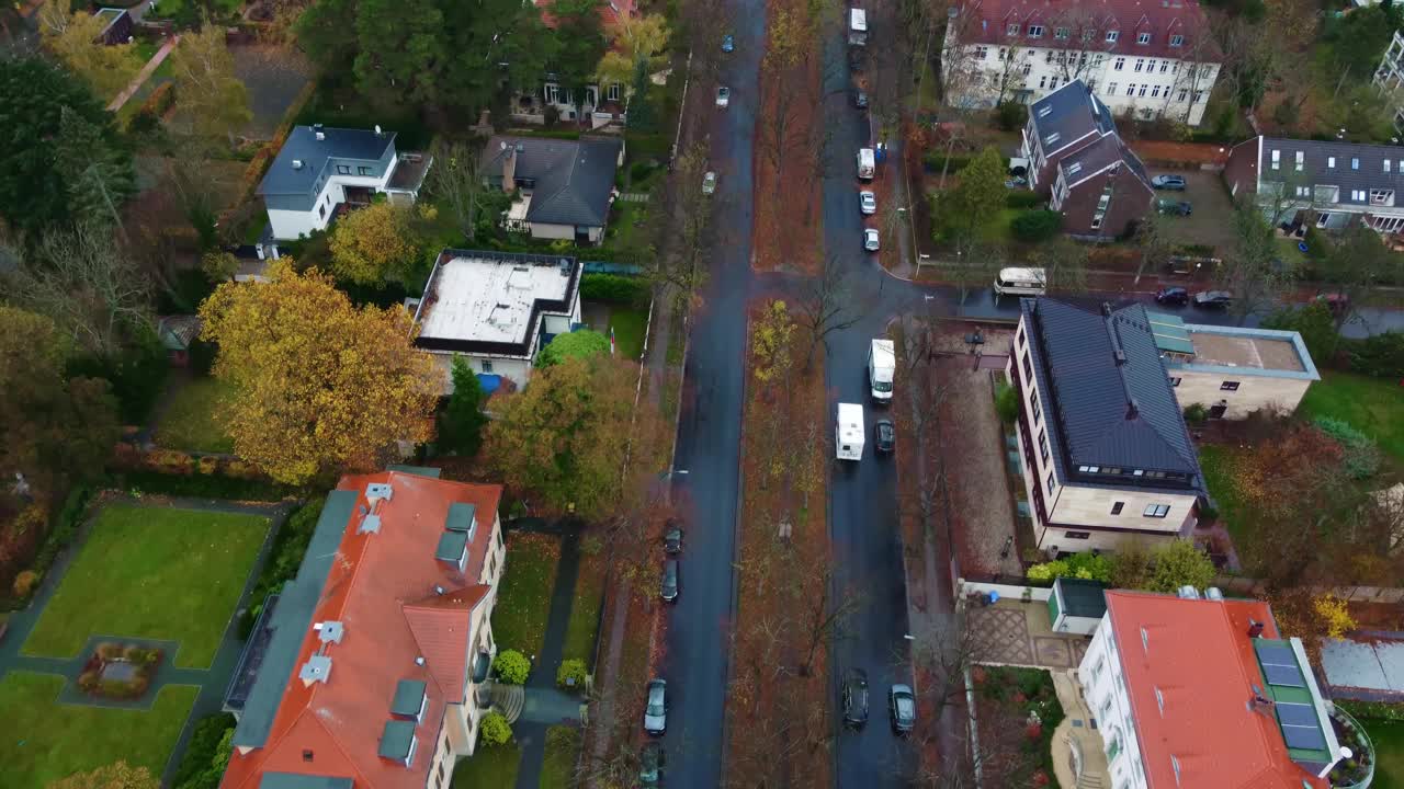 柏林市中心街道上的交通鸟瞰图视频素材