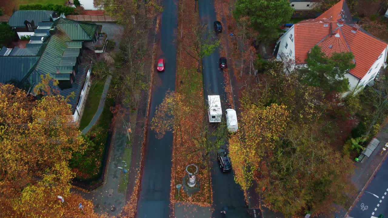 柏林市中心街道上的交通鸟瞰图视频素材