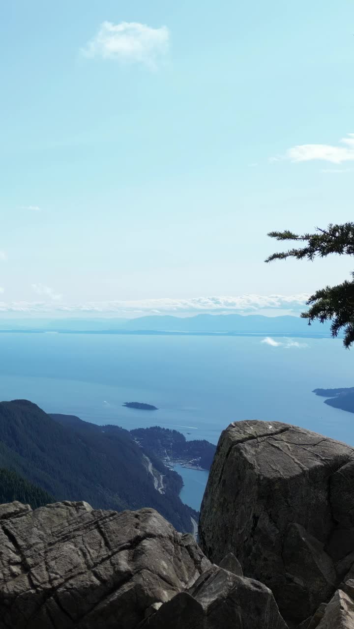 山顶海景，岩石悬崖。加拿大不列颠哥伦比亚省。视频素材