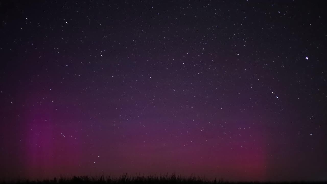 夜空中的红色极光视频下载