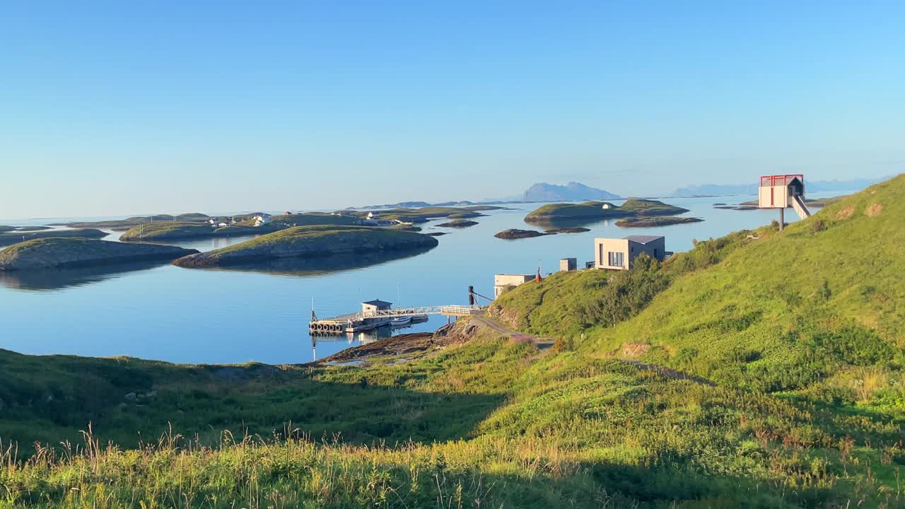 挪威北部风景优美的海岸景观。视频下载