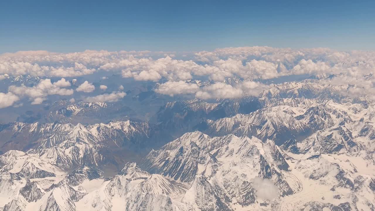 白雪覆盖的喜马拉雅山视频素材