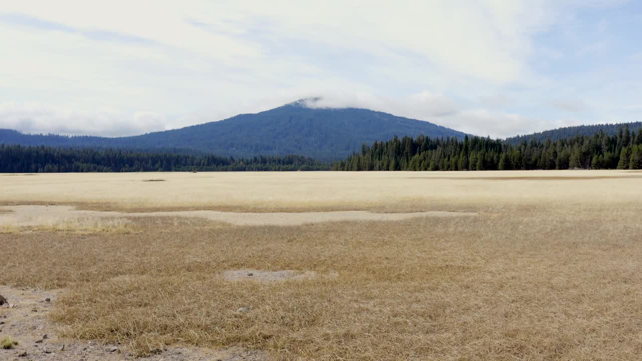 南俄勒冈州的麦克洛克林山或皮特山视频下载