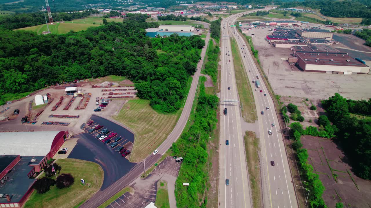 在美国华盛顿州I-70州际公路上露出干货车拖车半卡车。视频素材