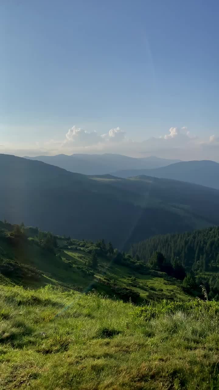 山水中山峰的剪影视频素材