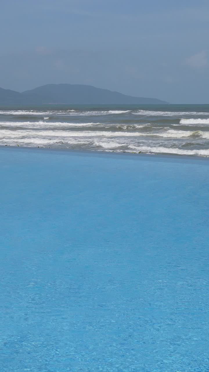 东海无边泳池的多层视图视频素材