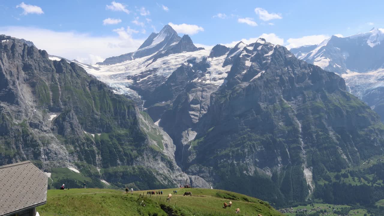 瑞士阿尔卑斯山的山地景观，格林德沃全景视频下载