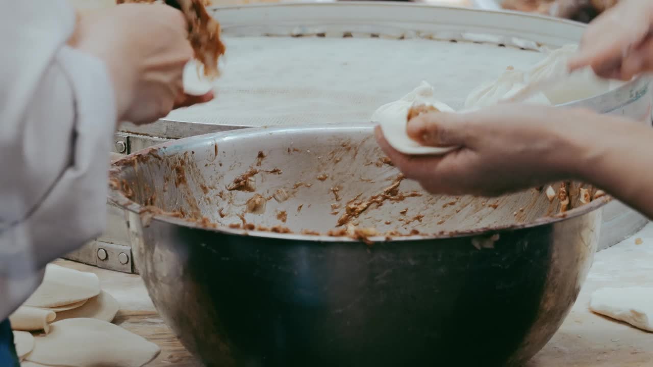 中式厨房做馒头视频下载