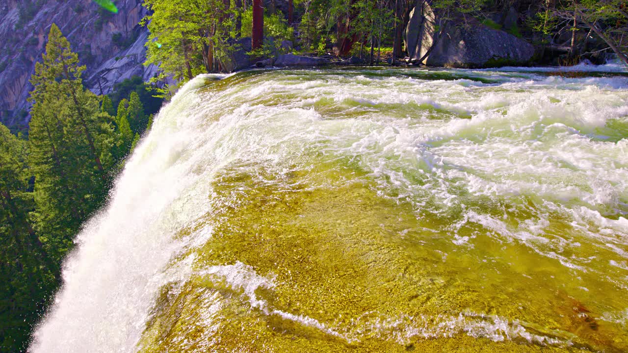 Vernal Falls，约塞米蒂国家公园，加州，美国视频下载