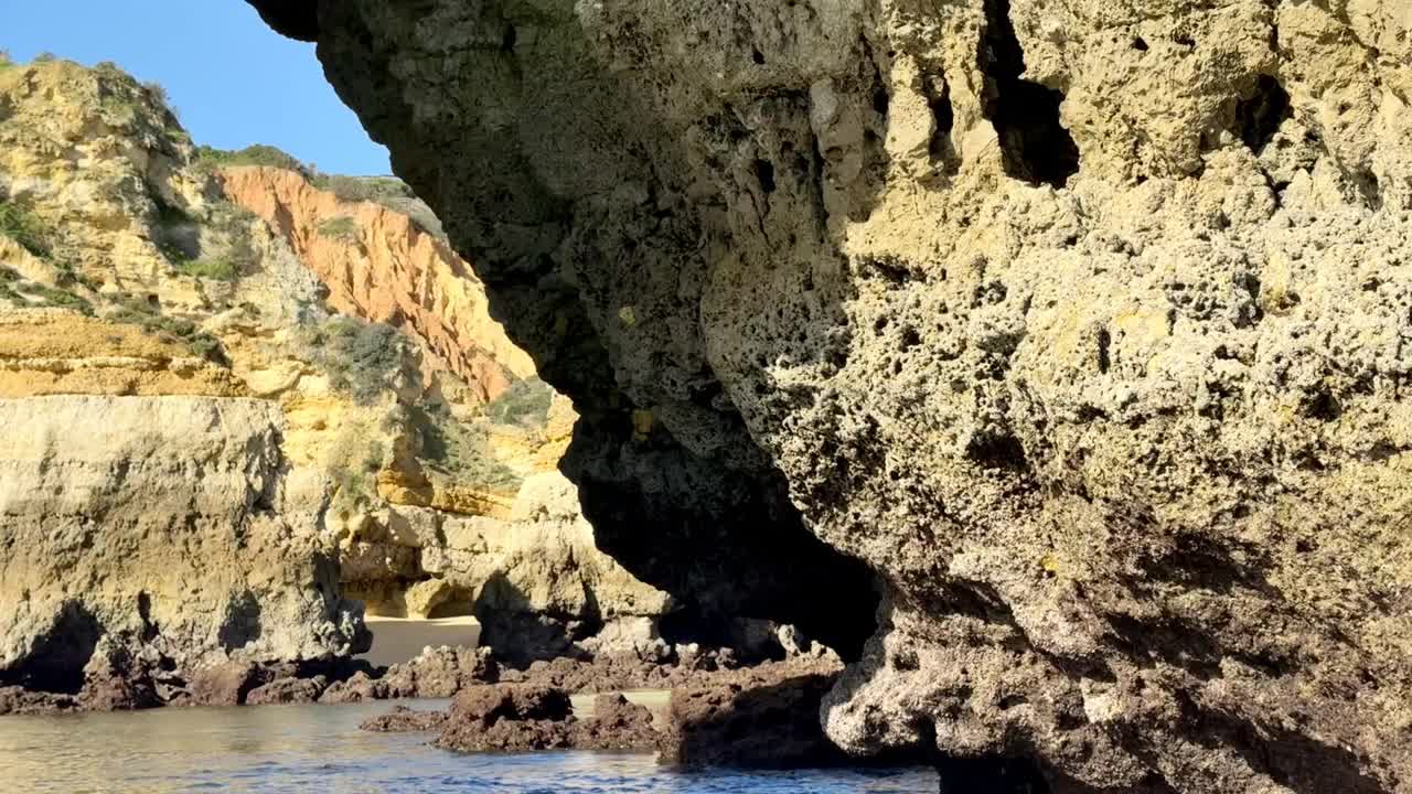 多彩的崎岖海岸视频下载