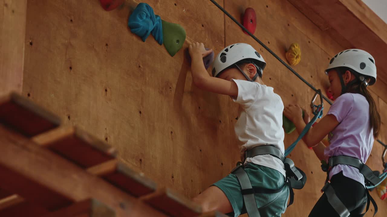 幼儿极限运动可以锻炼性格和耐力视频素材