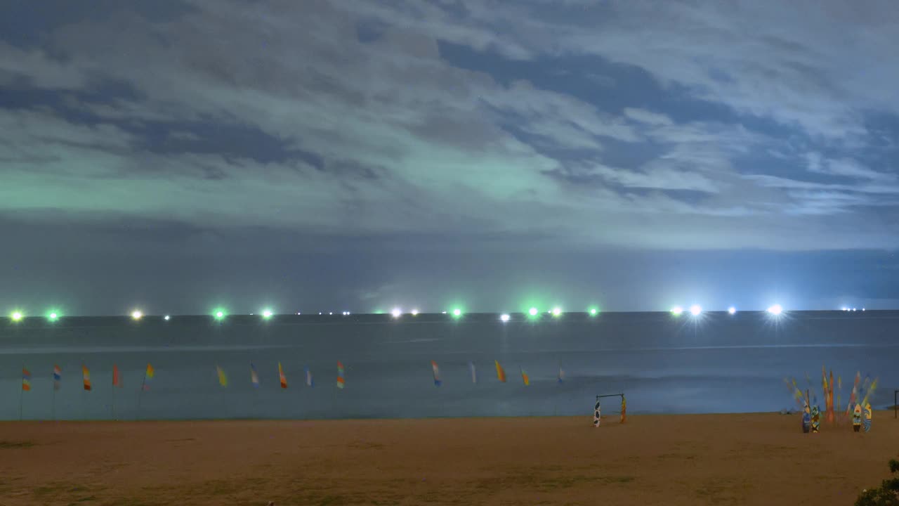 多处雷击的海上风暴延时拍摄。视频素材