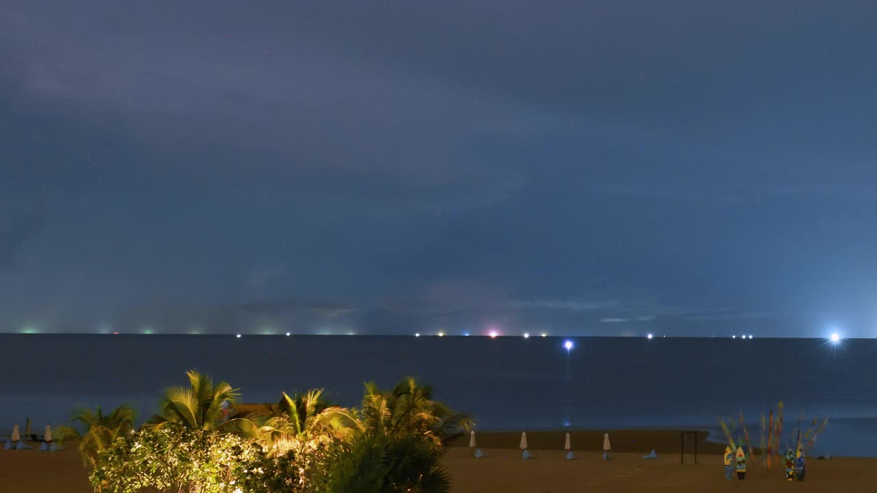 多处雷击的海上风暴延时拍摄。视频素材