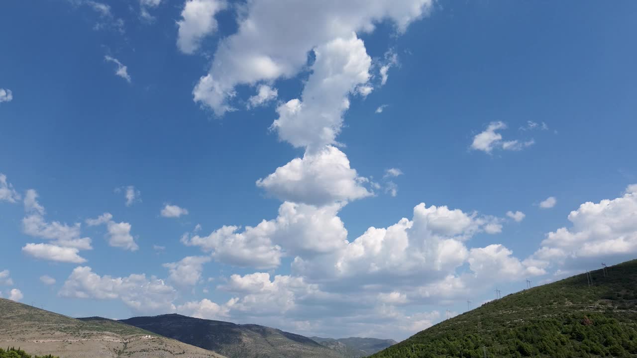 蓝天白云漫山遍野视频下载